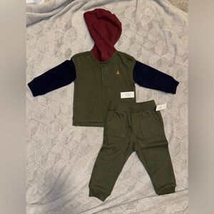 New Infant Gap sweatsuit